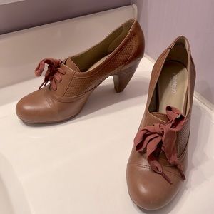 lace up Crown Vintage heels